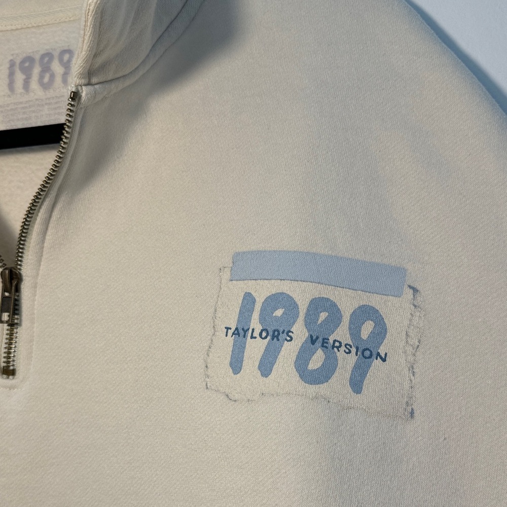 Official Taylor Swift “We Found Wonderland” 1989 Quarter Zip Pullover - Size M - Picture 2 of 9